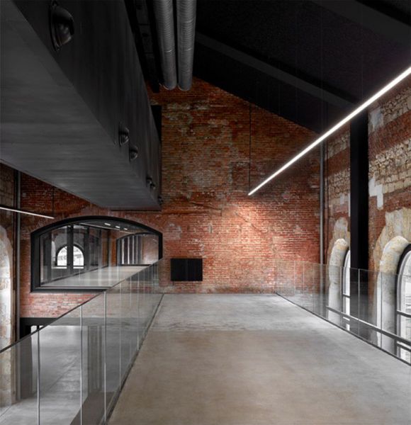 Arquitectura_ Antigua Estación Burgos_ detalles de muros