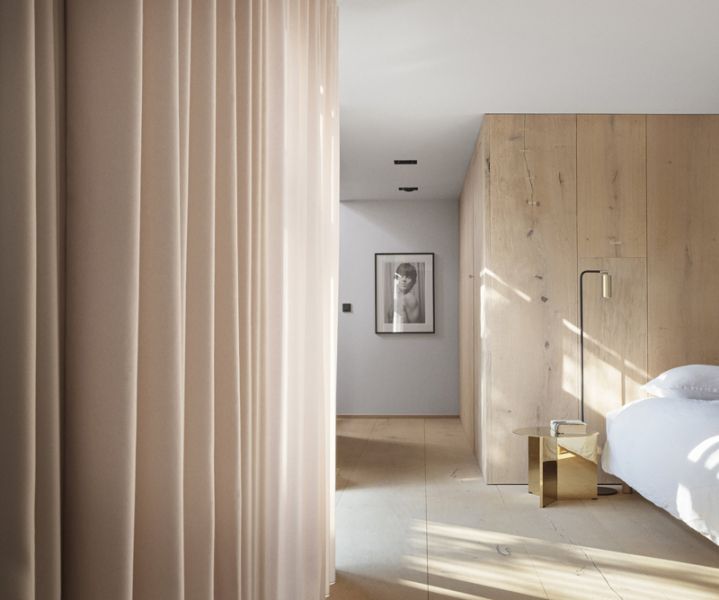 Arquitectura_Casa para Peter Krasilnikoff_paneles de madera en habitación