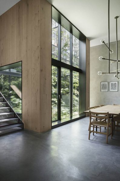 Arquitectura_Casa para Peter Krasilnikoff_ imagen de paneles de madera y cristalera 