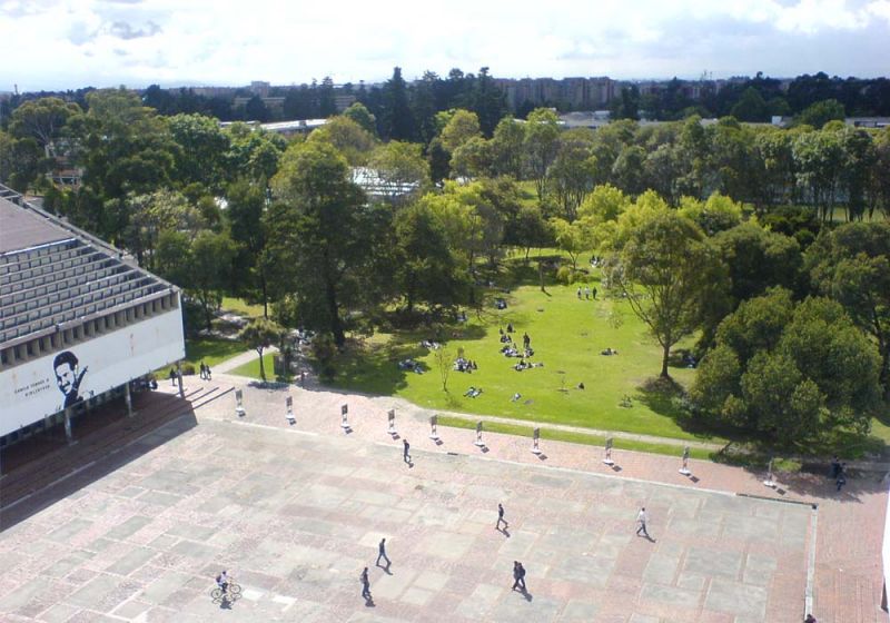 Espacio central verde de la Universidad Nacional de Colombia
