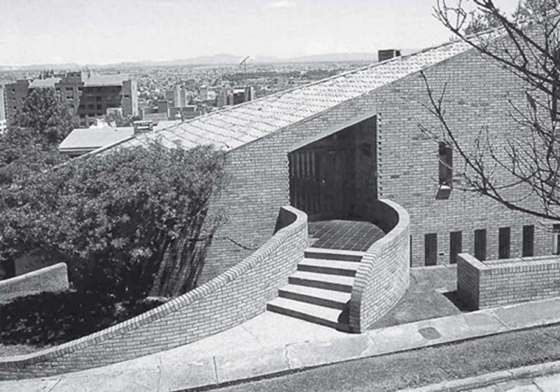 Vista peatonal de la casa Calderón