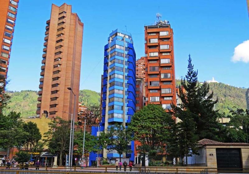 Fotografía del Centro Internacional de Bogotá D.C. Plazoletas y edificaciones en altura.