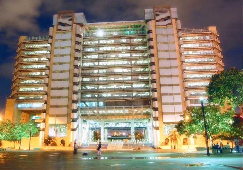 Vista nocturna Edificio Inteligente de las Empresas Públicas de Medellín